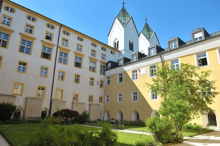 Kloster Niedernburg Innenhof
